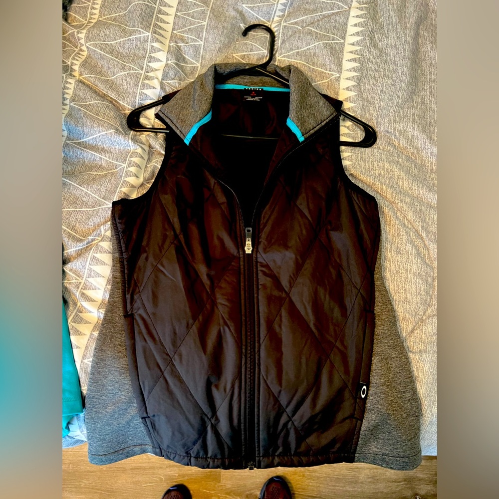 Oakley Vest